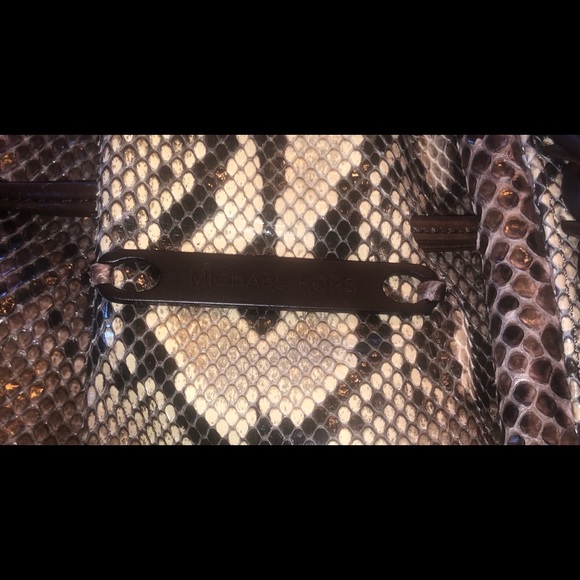 Michael Kors python shoulder bag. - Picture 10 of 10
